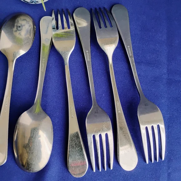 ONEIDA 10 Pcs Flatware Stainless - Picture 6 of 7